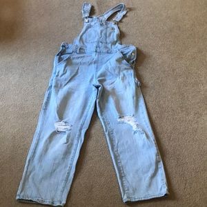 5-pocket Denim overalls. Adjustable straps